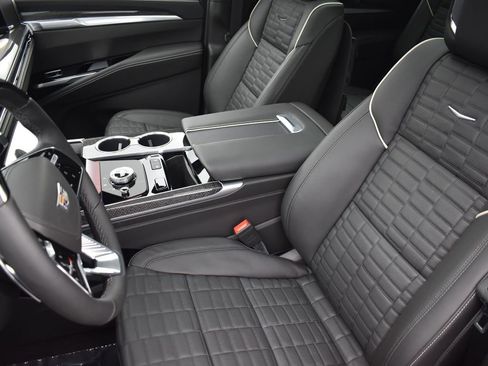 Certified 2025 Cadillac Escalade V w/ LPO, ONYX Package image 13