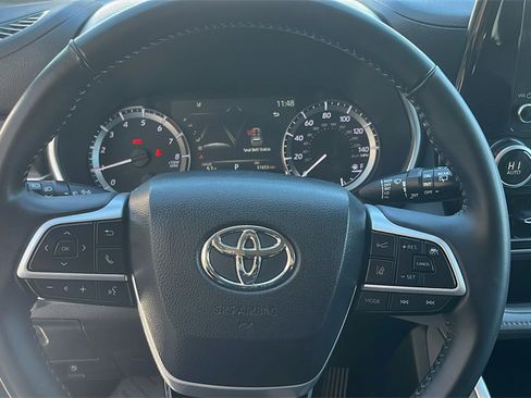 Used 2023 Toyota Highlander XLE image 36