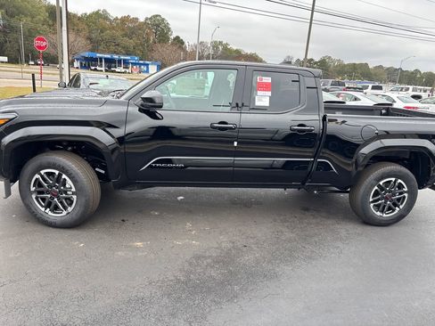New 2025 Toyota Tacoma TRD Sport image 2