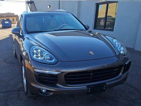 Used 2016 Porsche Cayenne S image 2