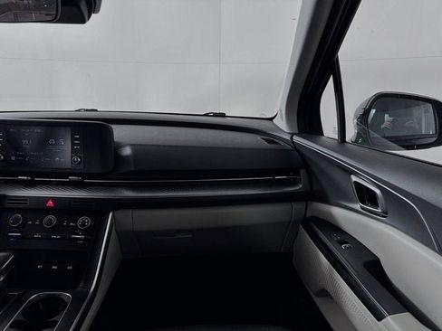 Certified 2024 Kia Carnival LX image 22