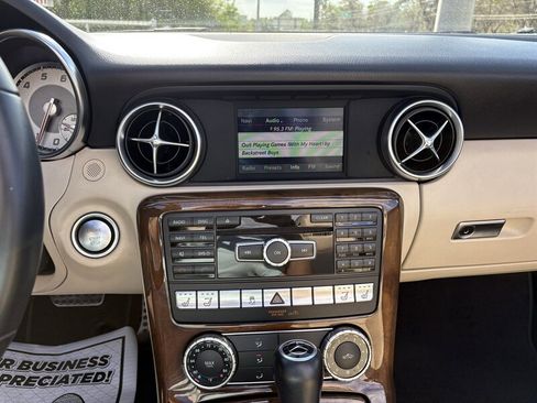 Used 2015 Mercedes-Benz SLK 250 w/ Premium Package image 9