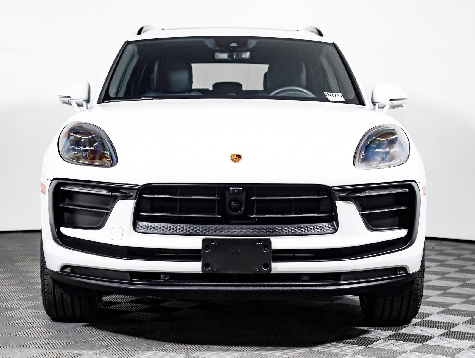 Certified 2023 Porsche Macan AWD/4WD image 7