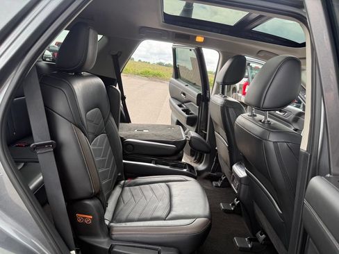 Used 2023 Nissan Pathfinder Platinum AWD/4WD image 22