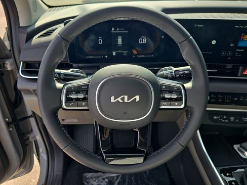 New 2026 Kia Carnival EX FWD image 30