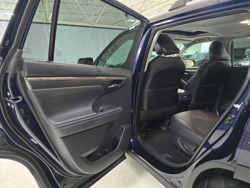 Used 2022 Toyota Highlander Limited AWD/4WD image 16