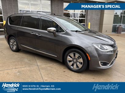 Used 2018 Chrysler Pacifica Limited w/ Advanced Safetytec Group