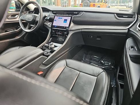 Certified 2023 Jeep Grand Cherokee Limited w/ Luxury Tech Group II AWD/4WD image 28