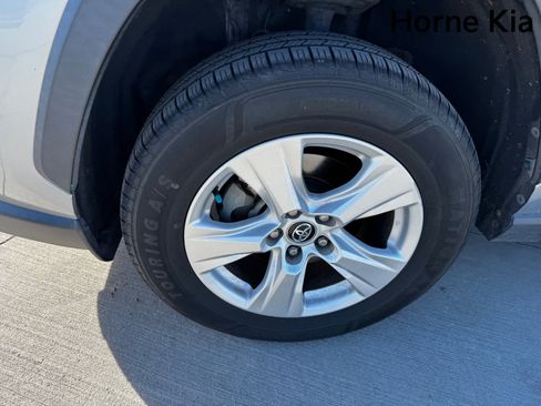 Used 2021 Toyota RAV4 XLE w/ Convenience Package image 8