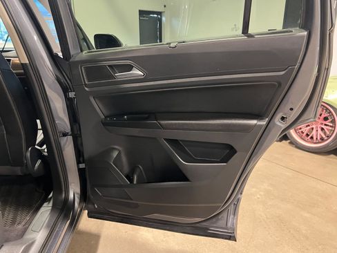 Used 2018 Volkswagen Atlas SEL w/ R-Line Package image 36