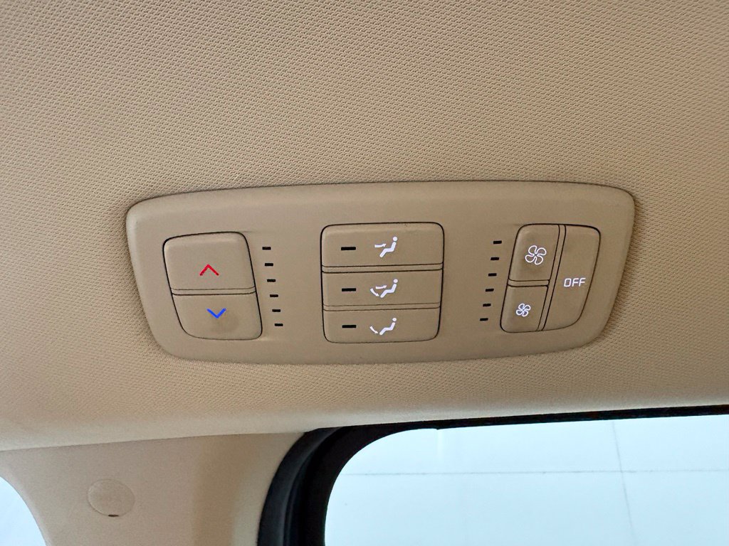 Used 2022 Kia Carnival LX FWD image 34