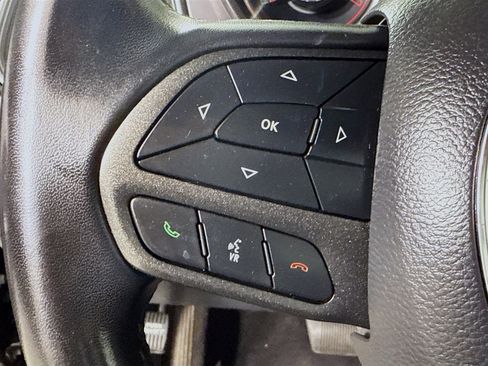 Used 2022 Dodge Challenger SXT image 14