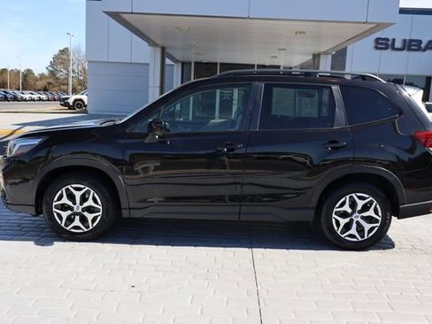 Used 2021 Subaru Forester Premium image 2