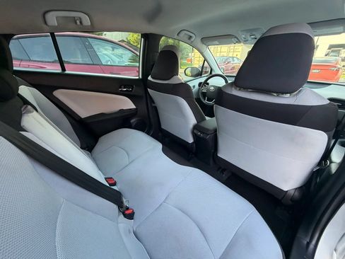 Used 2021 Toyota Prius L Eco FWD image 19
