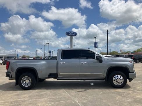 Used 2025 Chevrolet Silverado 3500 High Country w/ High Country Premium Package AWD/4WD image 8