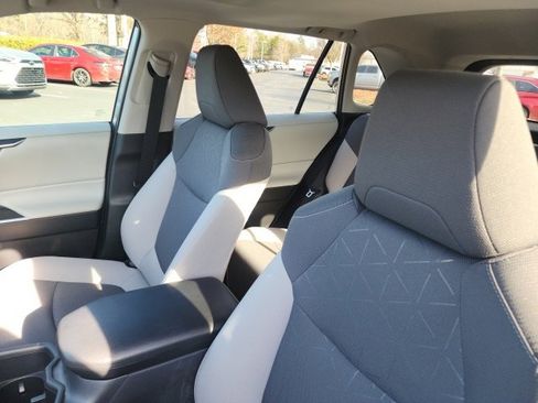 Used 2025 Toyota RAV4 XLE image 8