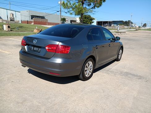 Used 2014 Volkswagen Jetta S image 3