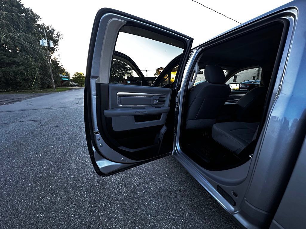 Used 2019 RAM 1500 Classic SLT AWD/4WD image 33