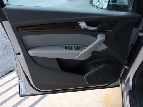 Used 2019 Audi Q5 2.0T Premium Plus w/ Premium Plus Package AWD/4WD image 15