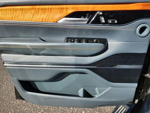 Used 2022 Jeep Grand Wagoneer Series II w/ Flexible Seating Group image 11