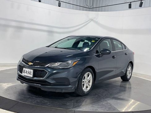 Used 2018 Chevrolet Cruze LT w/ Convenience Package FWD image 8