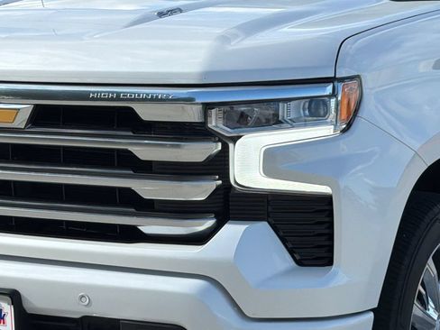 Used 2024 Chevrolet Silverado 1500 High Country w/ High Country Premium Package AWD/4WD image 4