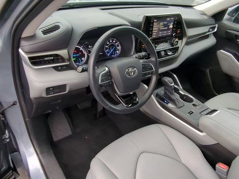 Certified 2020 Toyota Highlander XLE image 9