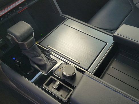 New 2026 Toyota Tundra Platinum AWD/4WD image 18
