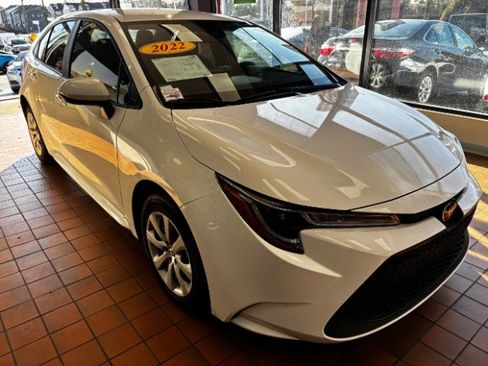 Used 2022 Toyota Corolla LE FWD image 1