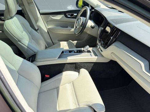 Certified 2023 Volvo XC60 B5 Ultimate w/ Protection Package Premier FWD image 30