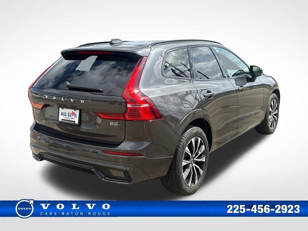 Used 2025 Volvo XC60 B5 Plus AWD/4WD image 9