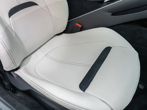 Used 2021 Ferrari Roma image 45