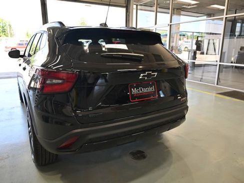 New 2026 Chevrolet Trax RS w/ Sunroof Package FWD image 6
