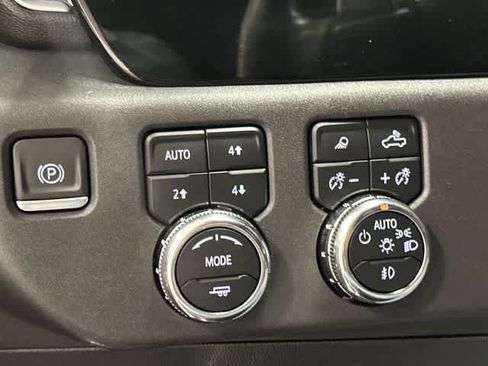 Used 2023 GMC Sierra 1500 SLT AWD/4WD image 19