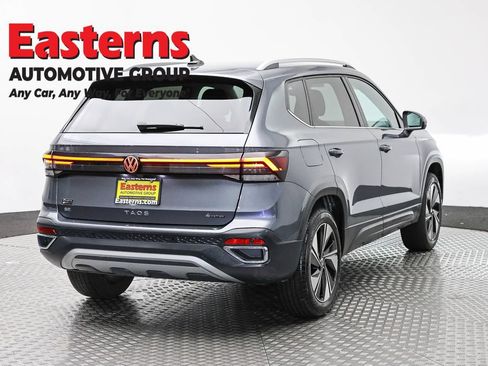 Used 2025 Volkswagen Taos SE AWD/4WD image 5