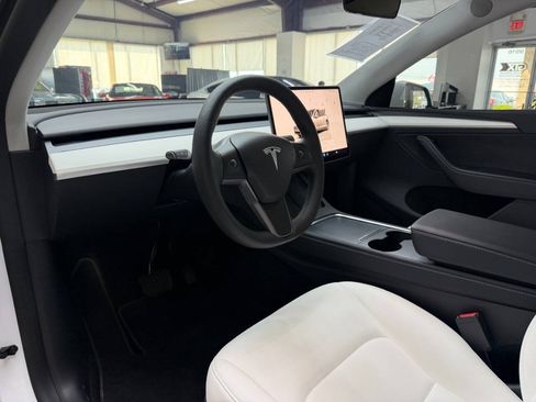 Used 2023 Tesla Model Y Long Range AWD/4WD image 9