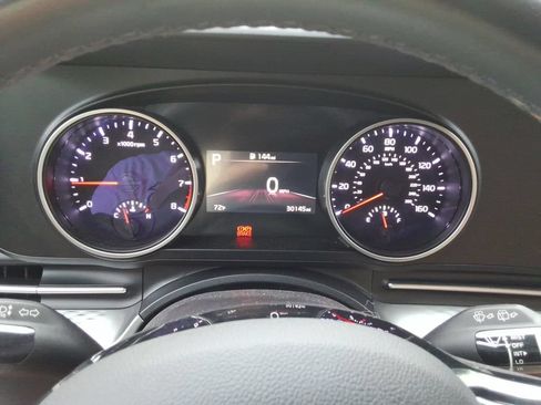 Used 2024 Kia Carnival LX FWD image 13