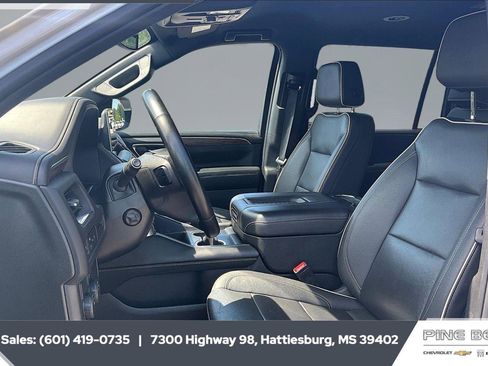Used 2023 Chevrolet Suburban Premier RWD image 18