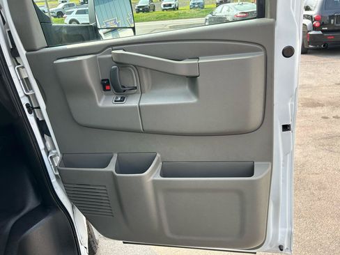 Used 2023 Chevrolet Express 3500 w/ Power Convenience Package RWD image 16