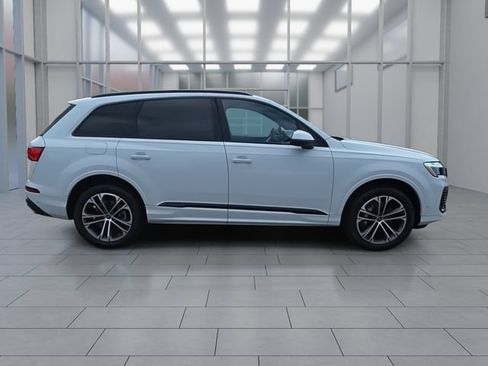 Used 2025 Audi Q7 2.0T Premium w/ Convenience Plus Package AWD/4WD image 9