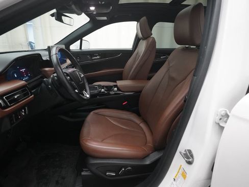 Used 2023 Lincoln Nautilus Reserve w/ Luxury Package AWD/4WD image 7