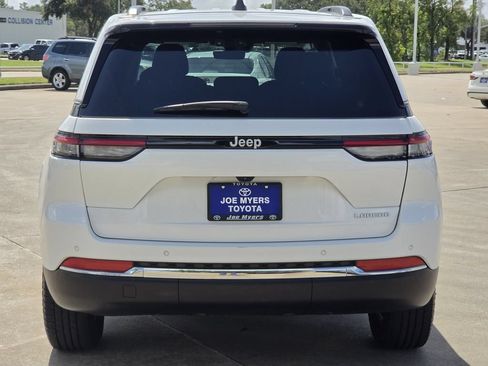 Used 2025 Jeep Grand Cherokee Laredo w/ Luxury Tech Group I RWD image 8