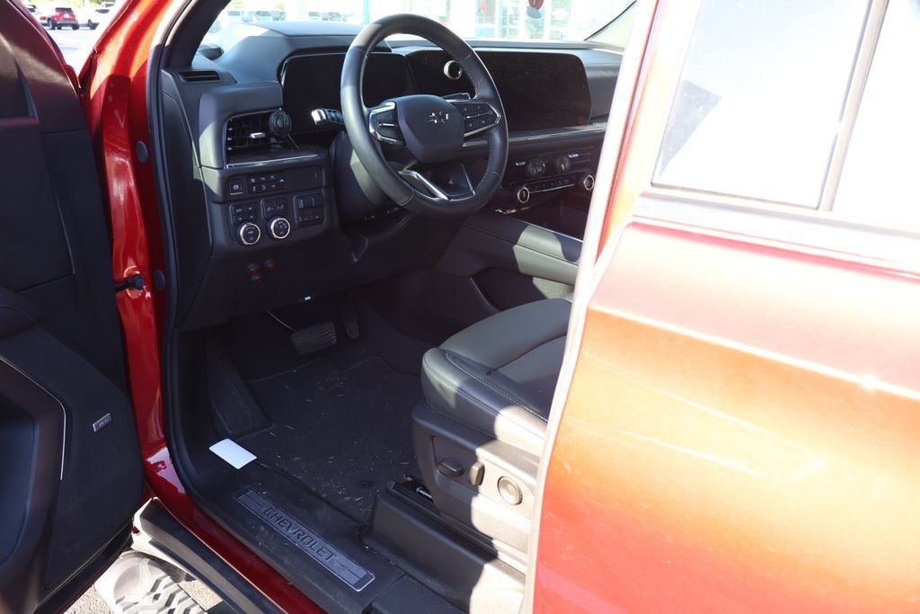 Used 2025 Chevrolet Tahoe Z71 w/ Z71 Off-Road Package AWD/4WD image 12
