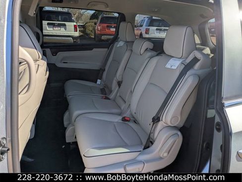 New 2026 Honda Odyssey Touring image 14