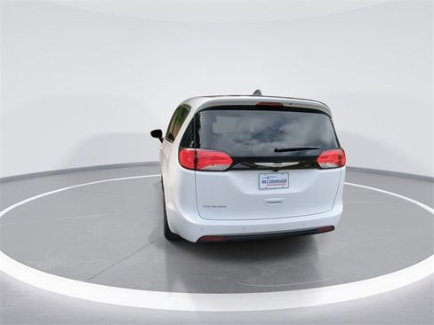 New 2025 Chrysler Voyager LX image 7