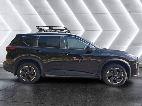 Used 2024 Nissan Rogue SV w/ SV Premium Package AWD/4WD image 6