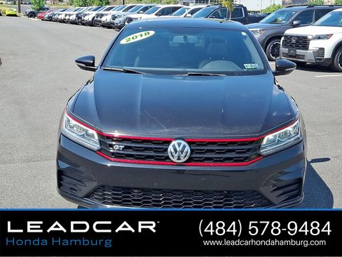 Used 2018 Volkswagen Passat 3.6 FWD image 2