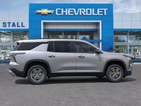 Used 2026 Chevrolet Traverse LT w/ Driver Confidence Package FWD image 5