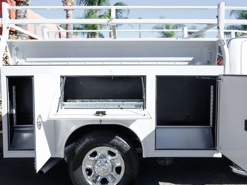 Used 2024 RAM 2500 Tradesman w/ Chrome Appearance Group image 11