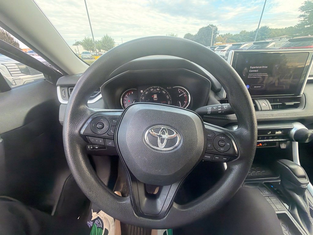 Used 2024 Toyota RAV4 LE AWD/4WD image 15